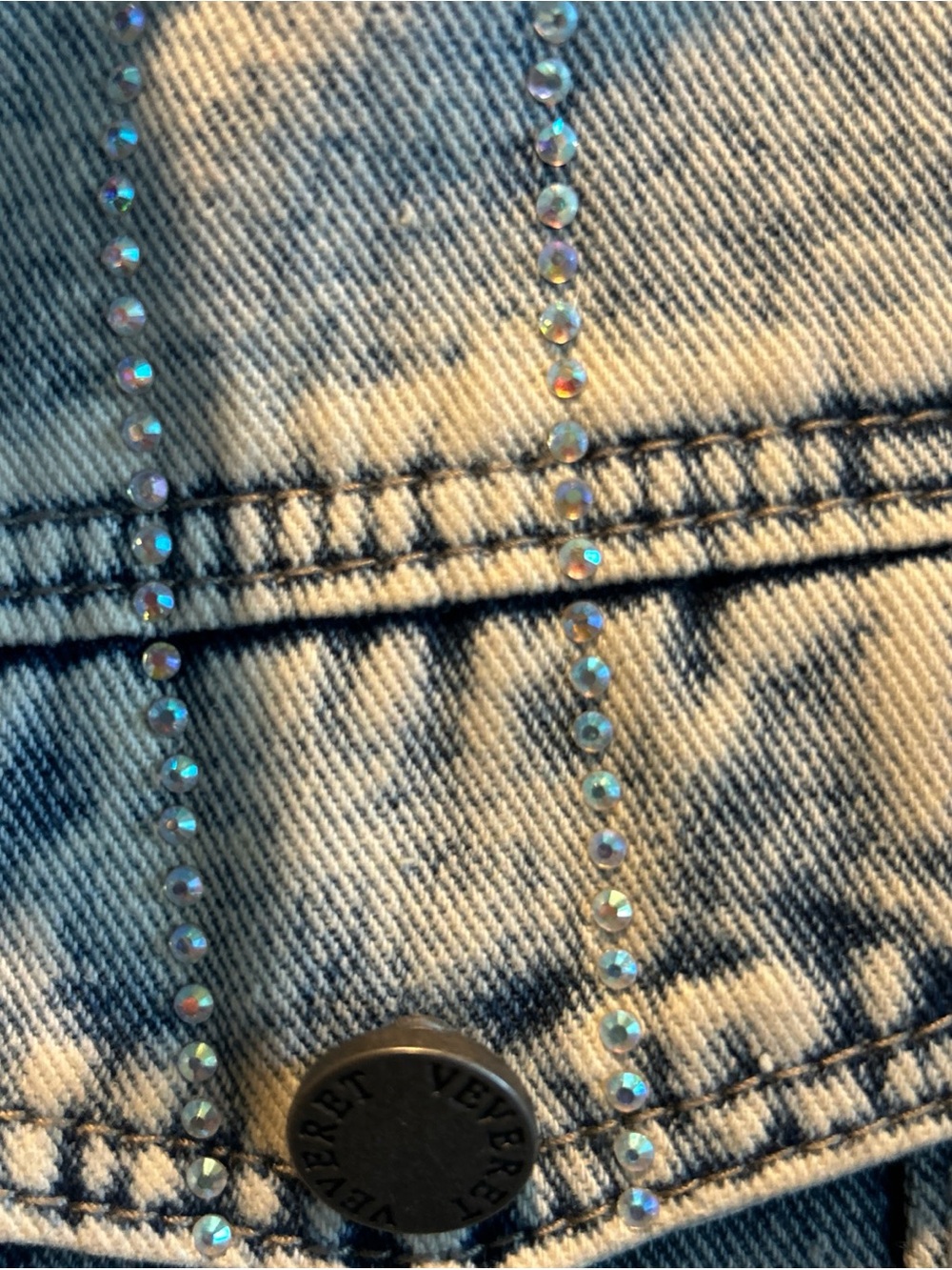 Veveret Acid Wash Rhinestone Denim Jacket Womens Large Blue Cropped Raw Hem - Picture 3 of 11